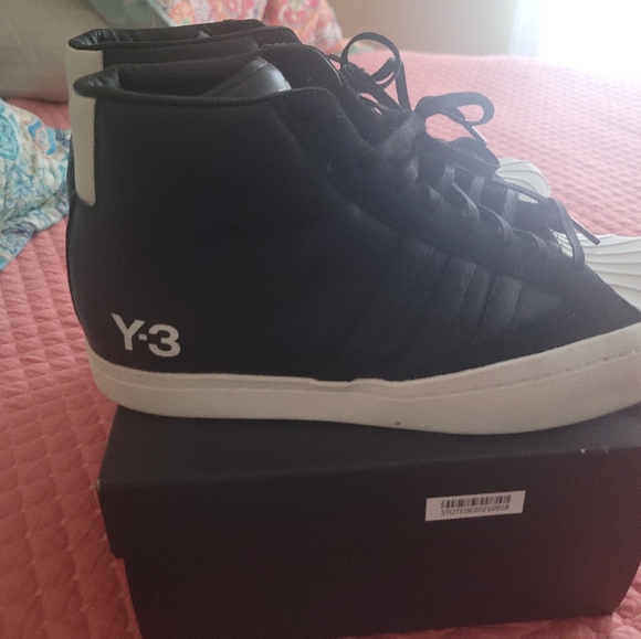Men's Y-3 Sneakers - Picture 2 of 4